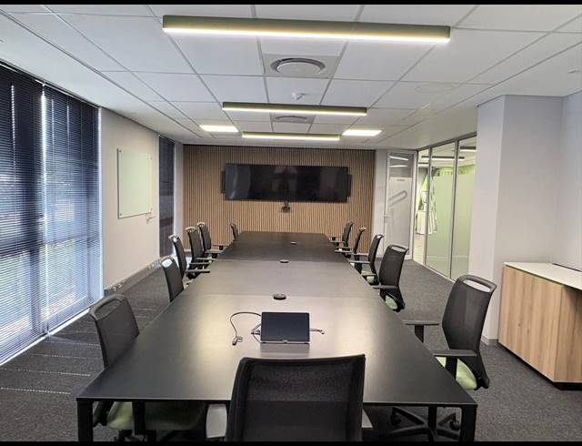 1,332M² OFFICE TO LET IN VORNA VALLEY